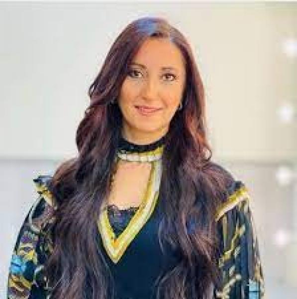 أميرة سليم تطرح ”مروت آك” علي المنصات الموسيقية
