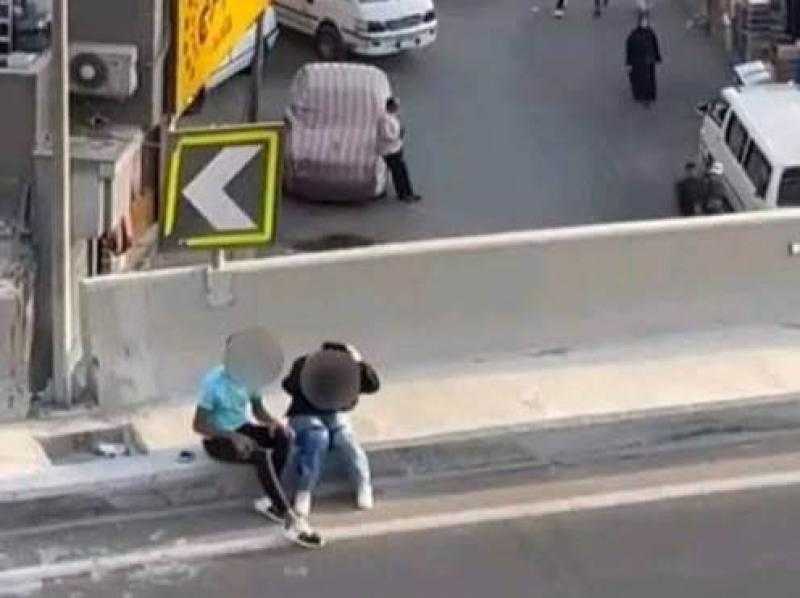 انتهك حقوق المراهقين.. بلاغ يطالب بمحاكمة مصور فيديو الشاب والفتاة بالساحل