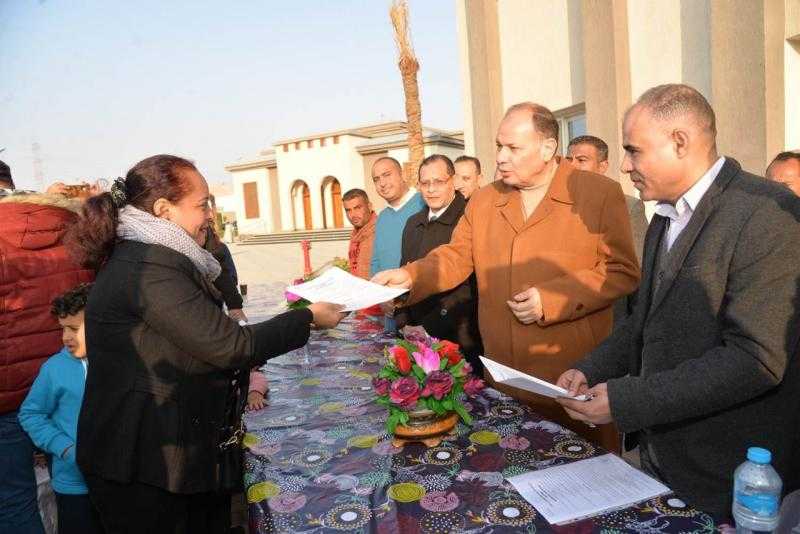 محافظ أسيوط يسلم 61 وحدة صناعية كاملة التجهيزات بمجمع عرب العوامر