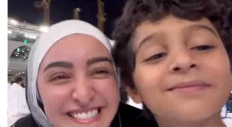 كفاية إسفاف.. محمد موسى يهاجم هلا رشدي بسبب تحدي ”تيك توك” أمام الكعبة
