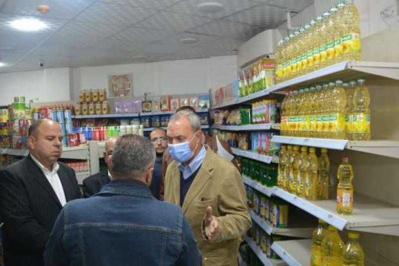 محافظ القليوبية يجري جولة ميدانية للتأكد من الالتزام بأسعار السلع.. صور