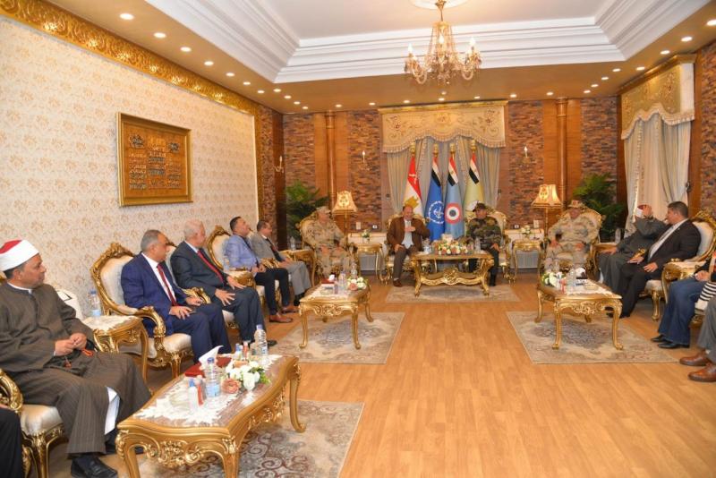 محافظ أسيوط يترأس وفد من القيادات التنفيذية لتهنئة قائد المنطقة الجنوبية العسكرية بمناسبة عيد الميلاد