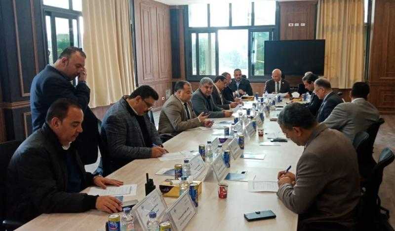 رئيس جامعة بنها الأهلية يترأس اجتماع اللجنة المكلفة بتسيير أعمال الجامعة.. صور