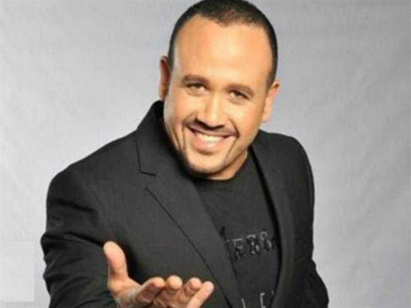 هشام عباس يكشف تفاصيل عمله قبل الغناء.. ”وغنيت بالصدفة”