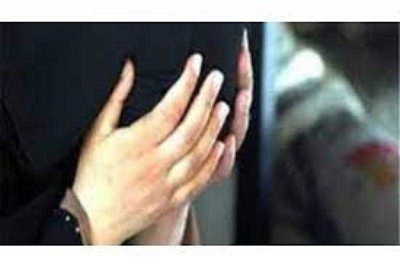 نجل الزوج المخدوع بالدقهلية ينهار على الهواء: أمي ماتت ومش عايز أشوفها تاني