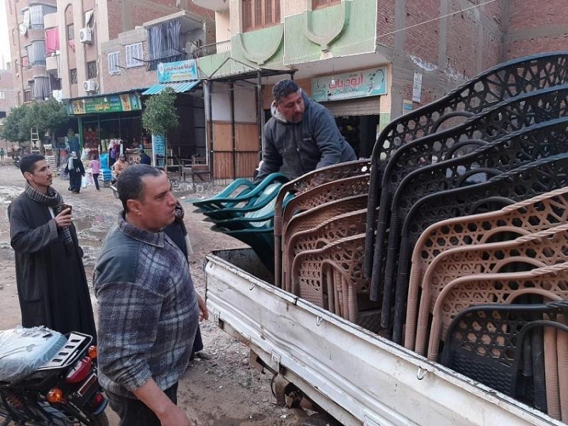 رفع الإشغالات والباعة الجائلين من ميدان العتبة في حي الموسكي