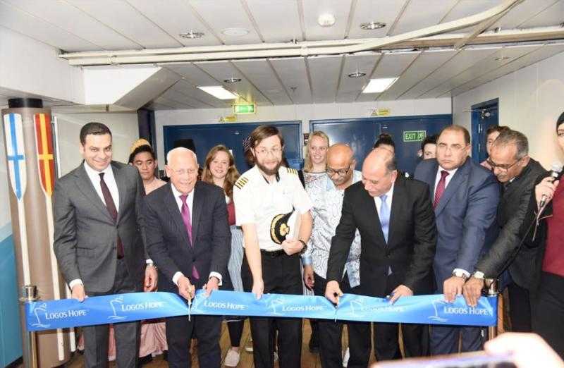 محافظ بورسعيد: ارتفاع عدد زائري سفينة الكتب «لوجوس هوب» إلى 11 ألف زائر | صور