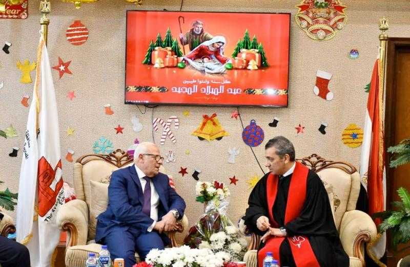 محافظ بورسعيد يترأس وفدا لتهنئة الأقباط بعيد الميلاد المجيد | صور
