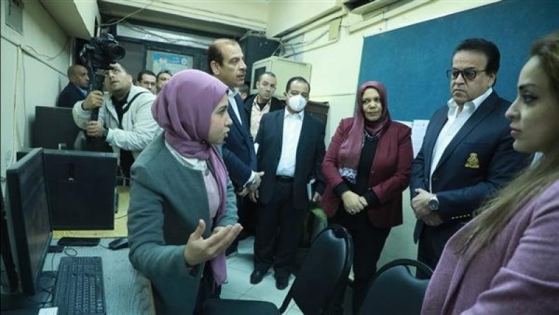 وزير الصحة يطمئن على تواجد الفرق الطبية بالمستشفيات خلال عيد الميلاد المجيد