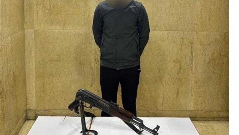 ضبط شخص بحوزته بندقية آلية في حلوان