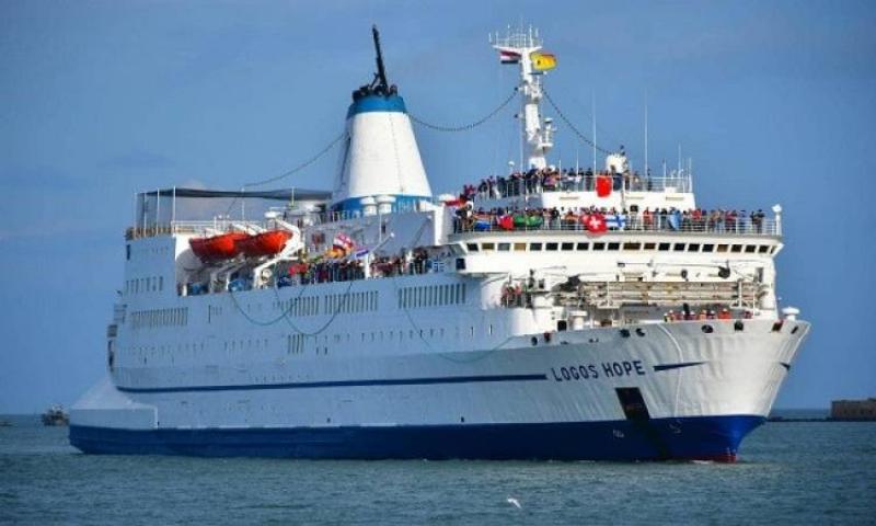 خلال يومين.. 104 آلاف زائر للمكتبة العائمة فى بورسعيد