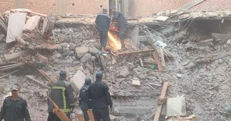 مكالمة من تحت الأنقاض.. استمرار البحث عن ناجين منزل أسيوط المنهار بعد اتصال سيدة تليفونيا