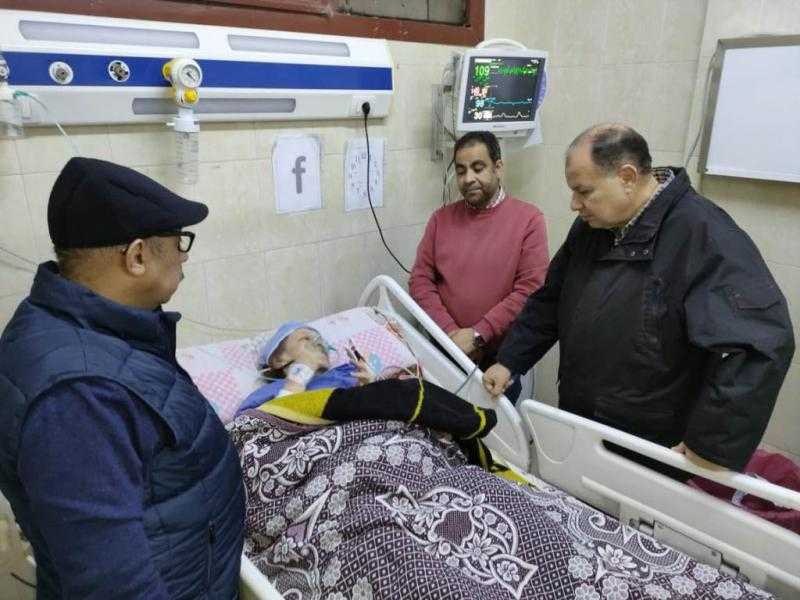 محافظ أسيوط يزور مصابي حادث انهيار عقار بحي غرب.. إنقاذ 3 أشخاص وانتشال 4 جثث.. صور