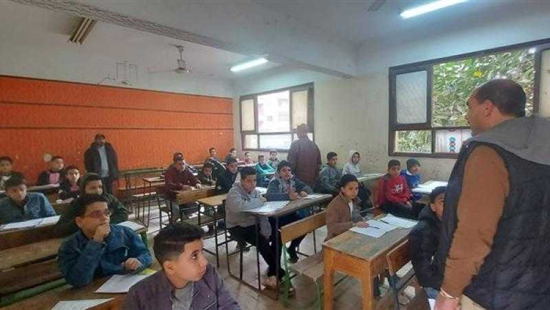 اليوم.. 70 ألف تلميذ في كفر الشيخ يؤدون امتحانات الصف السادس الابتدائي