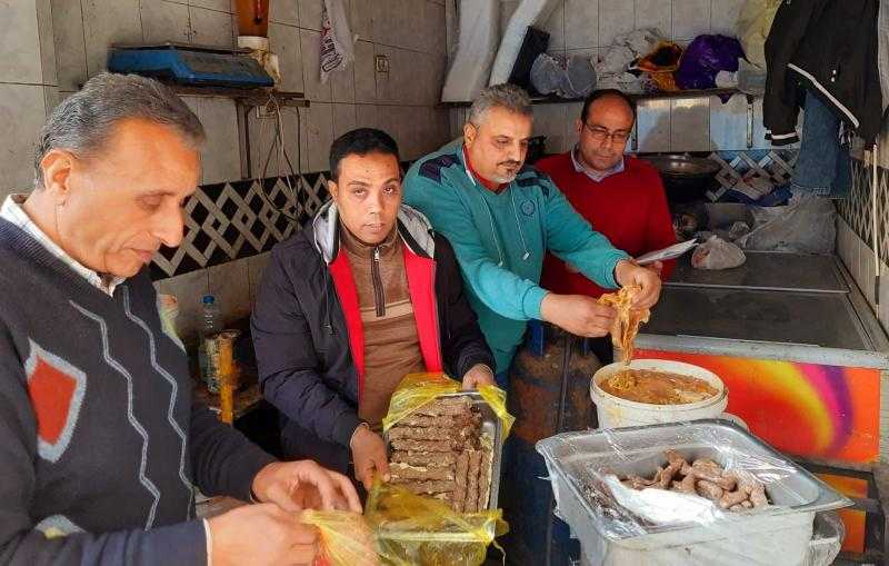 ضبط 13 طن سلع غذائية في مخزن بدون ترخيص