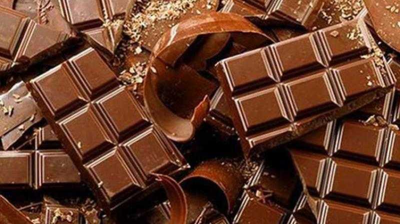 مصادرة كمية كبيرة من الشيبسي والشيكولاته الفاسدة قبل بيعها للمواطنين