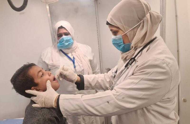 الكشف على 1972 مريضًا خلال قافلة طبية بقرية كوم عزيزة في البحيرة