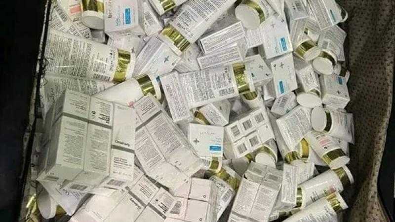 جمارك مطار القاهرة تحبط محاولة تهريب كمية من أدوات ومستحضرات التجميل