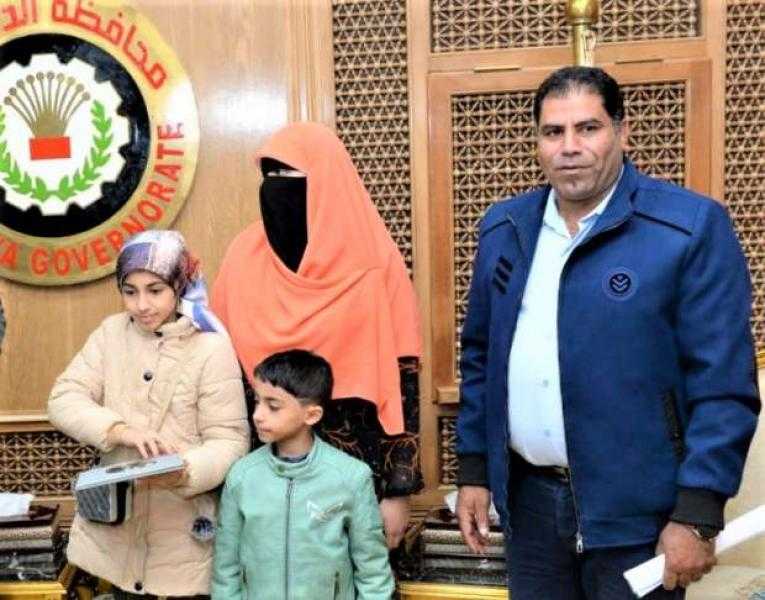 الدقهلية تكرم الطالبة سندس الأمينة.. عثرت على 100 ألف جنيه وأعادتها لصاحبها