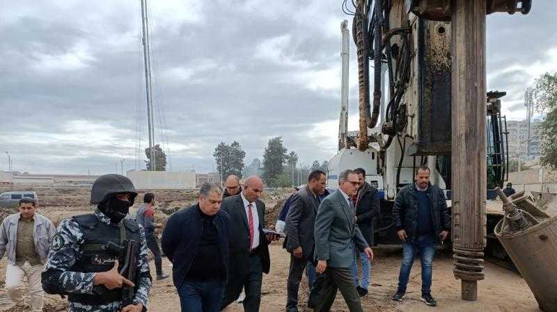 محافظ كفر الشيخ يتفقد المشروعات الخدمية ويوجه بسرعة الانتهاء من المحاور الجديدة.. صور