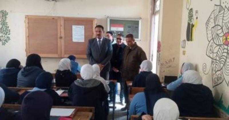 طلاب الثانى الإعدادى بالجيزة ينهون امتحانات نصف العام بنسبة حضور 96.6%