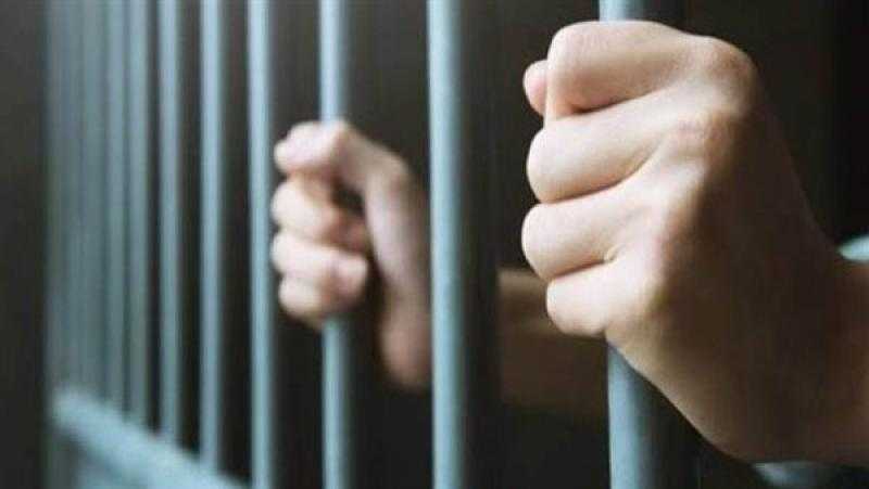 ضبط المتهمين بالتعدي على سائق تاكسي وسرقته في مطروح