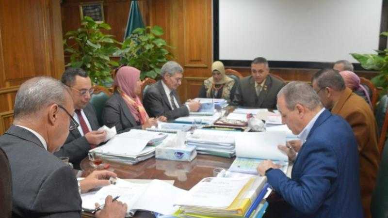 محافظ القليوبية يترأس اجتماع لجنة اختيار القيادات لشغل عدد من الوظائف