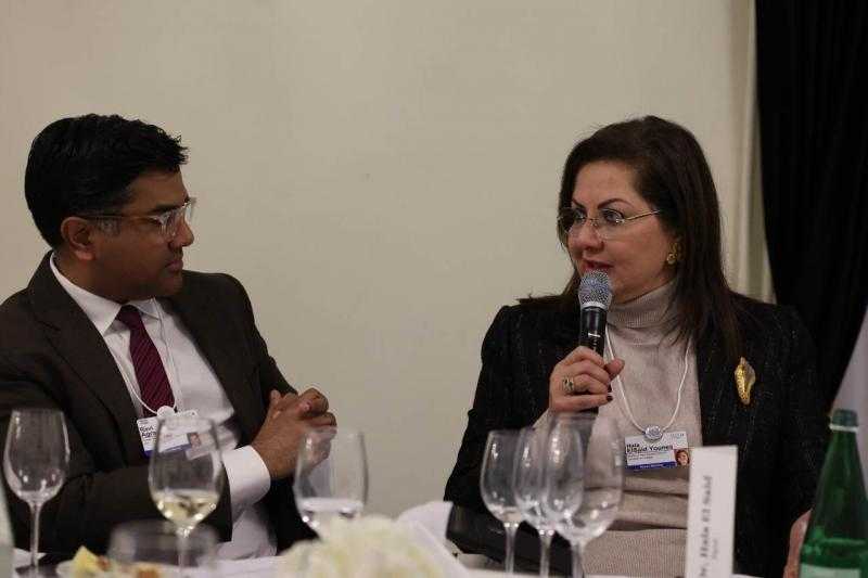 هالة السعيد تستعرض تجربة مصر في إطلاق الحملات الصحية لمواجهة الأمراض بمنتدى دافوس