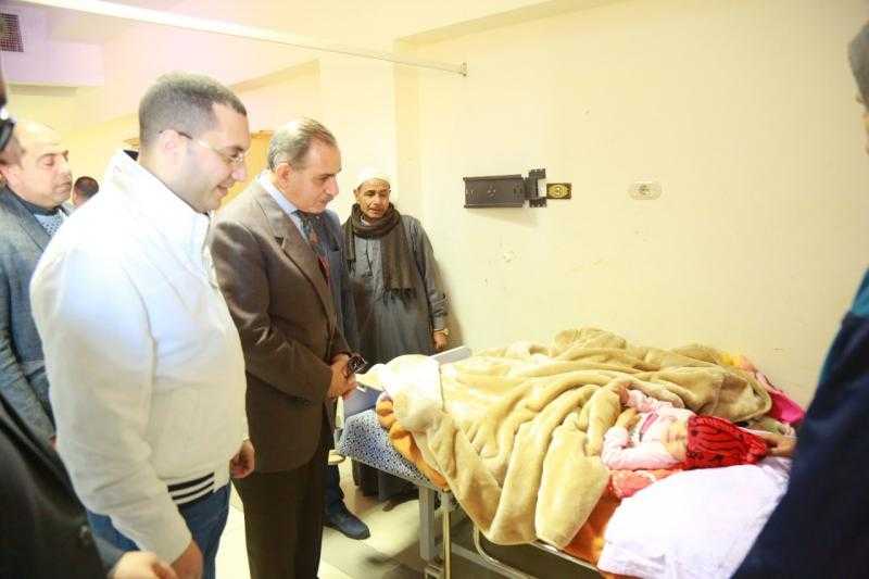 محافظ كفر الشيخ يطمئن على حالة طفلة وجه بإجراء عملية جراحية لها عقب تلقيه استغاثة أسرتها