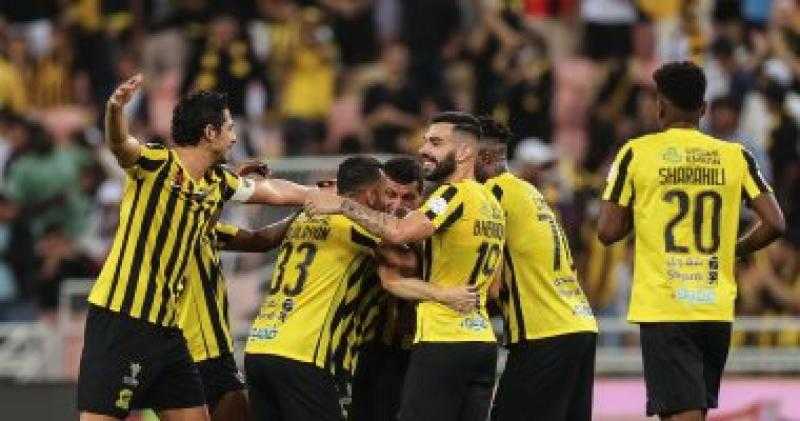 الاتحاد يكتسح الفيحاء بثلاثية فى الدورى السعودى بمشاركة حجازى وحامد.. فيديو