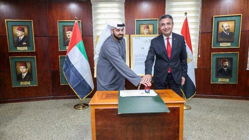 البريد يصدر طابعا تذكاريًّا بمناسبة مرور 50 عامًا على تأسيس العلاقات المصرية الإماراتية