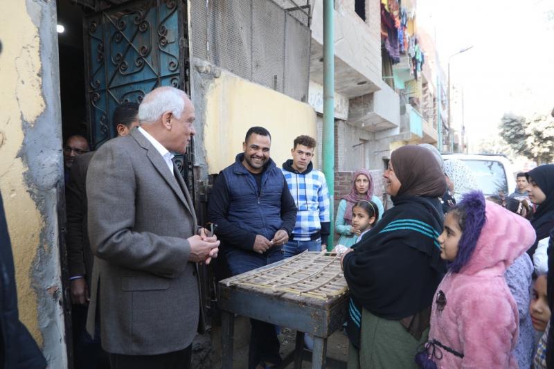 محافظ الجيزة يتفقد مخابز ”العيش البلدي” ومنافذ لبيع السلع الغذائية.. صور