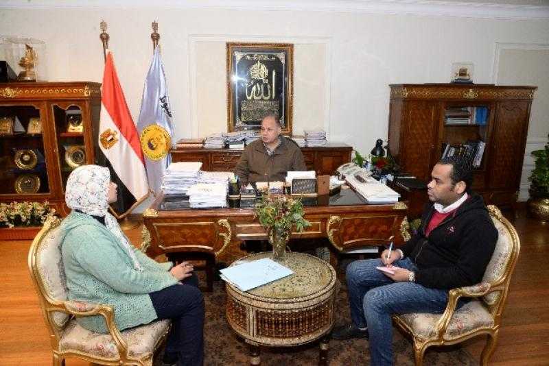 محافظ أسيوط يتابع سير العمل بمنظومة المتغيرات المكانية للحد من التعديات ومخالفات البناء| صور