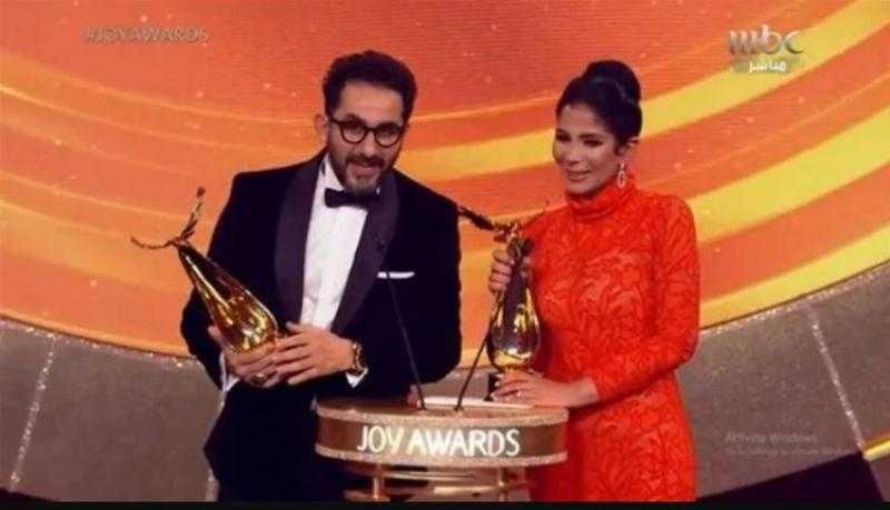 أحمد حلمي ومنى زكي يحصدان جائزة صناع الترفيه الشرفية في joyawards