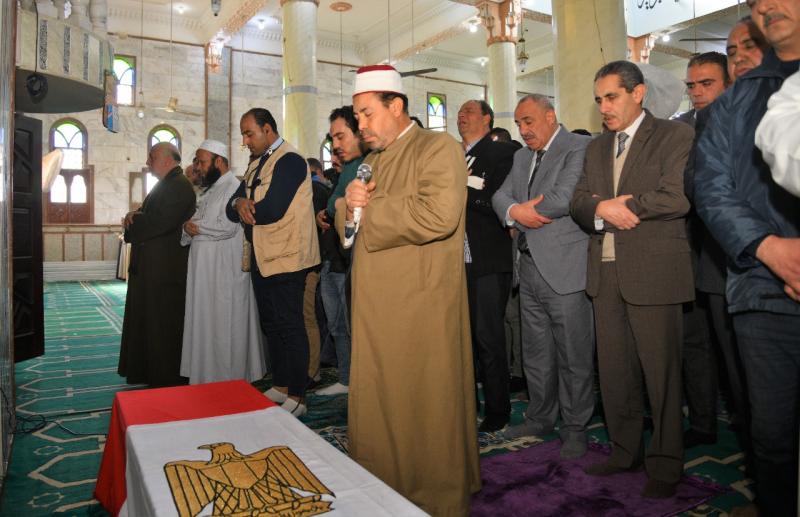 محافظ الغربية يتقدم جنازة شهيد قطور