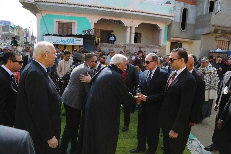محافظ كفرالشيخ يشيع جثمان شهيد الشرطة وسط حضور آلاف المواطنين.. صور