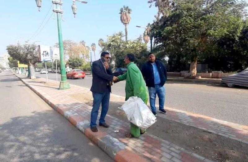 رئيس مدينة المنيا يُواصل جولاته الميدانية بتفقد المشتل والنقل النهري وأعمال النظافة بالمدينة