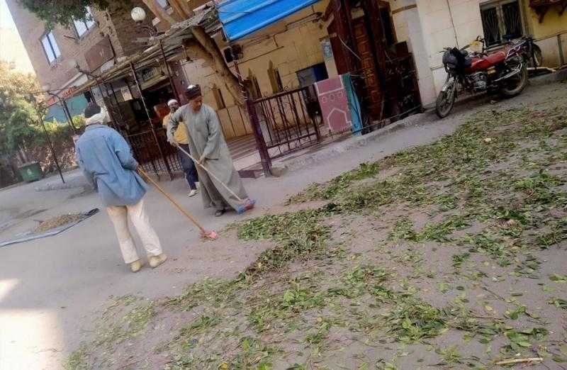 تكثيف حملات النظافة ودهان الأرصفة في شوارع مدينة الأقصر | صور