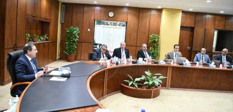 الملا يترأس اجتماع اللجنة العليا لمشروعات قطاع البترول