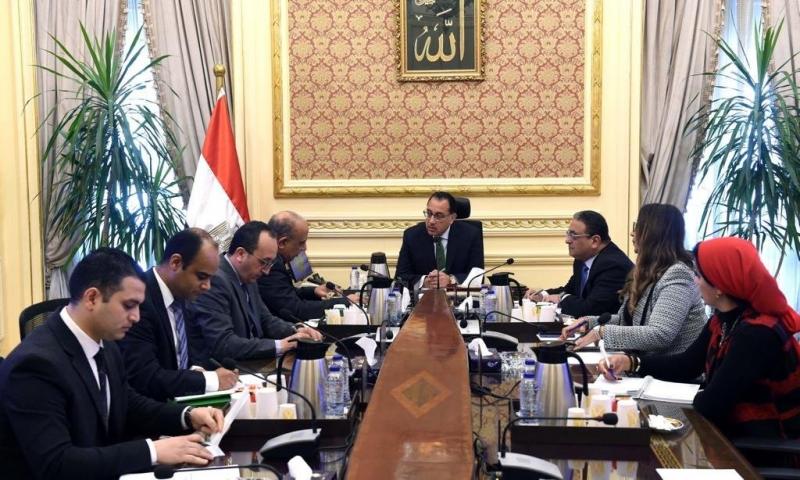 تطوير شركات الغزل والنسيج.. تفاصيل اجتماع رئيس الوزراء مع وزير قطاع الأعمال العام
