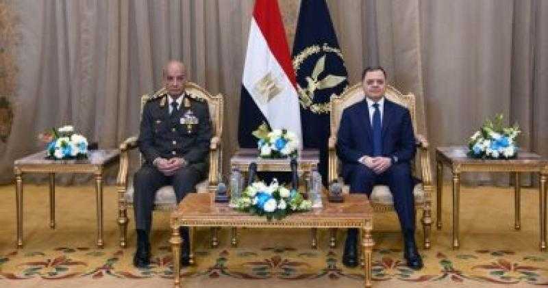 وزير الداخلية يستقبل وزير الدفاع للتهنئة بعيد الشرطة