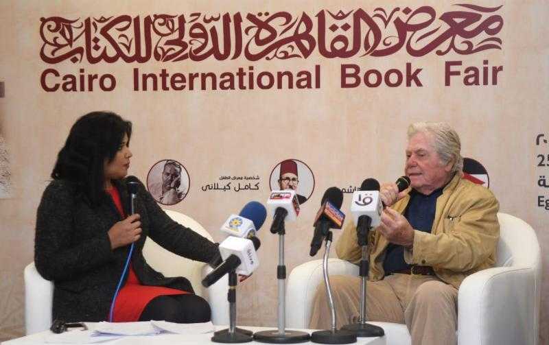 حسين فهمي: مجتمعات أخرى سحبت السجادة من السينما المصرية | صور