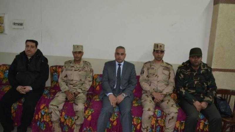 محافظ سوهاج يؤدي واجب العزاء لأسرة الفقيد ”عماد الدين شعبان” السائق بالديوان العام