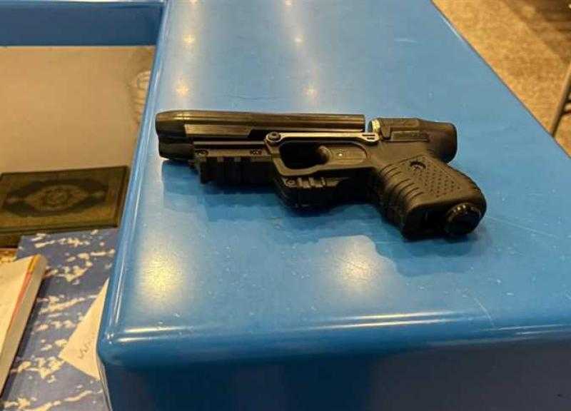 ضبط محاولة تهريب مسدس يعمل بضغط الهواء في مطار القاهرة الدولي