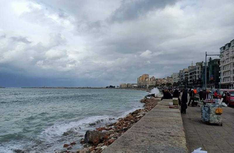 محافظ الإسكندرية: حضور ميداني لجميع الأجهزة التنفيذية للتعامل مع نوة الكرم