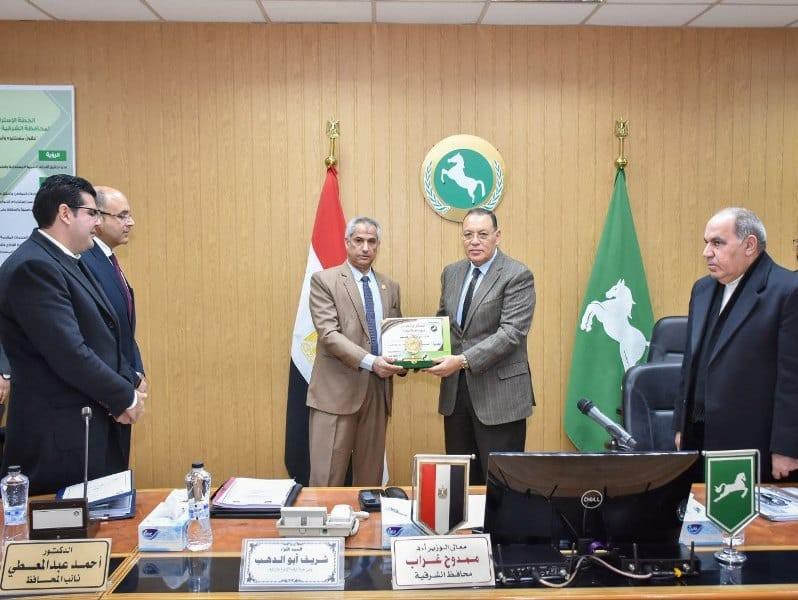محافظ الشرقية يعلن عن فوز المحافظة بنسبة تقييم 100% في مبادرة ”حوافز تميز الأداء”