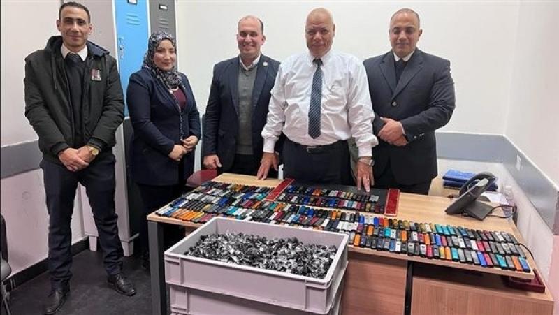 جمارك القاهرة تحبط محاولتي تهريب أكثر من 1400جهاز «فيب» وأدوية مخدرة
