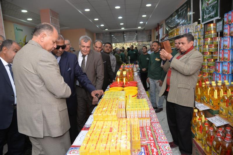 محافظ أسيوط يفتتح معرض ”أهلًا رمضان” بمقر الغرفة التجارية لتوفير السلع الغذائية