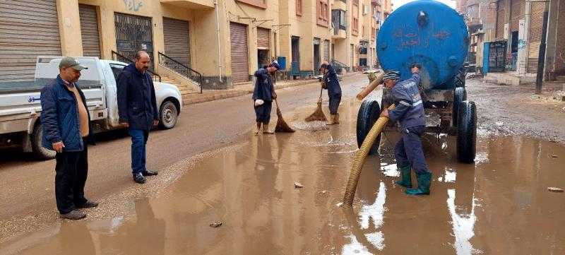 بالصور.. استمرار رفع حالة الطوارئ ومحافظ كفر الشيخ يتابع رفع مياه الأمطار بمدن وقرى المحافظة