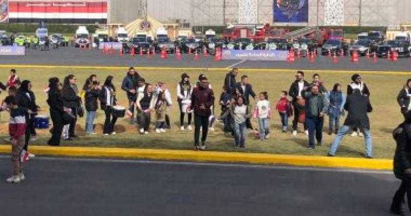 الداخلية ترسم البسمة على وجوه المسنين والأيتام بهدايا عيد الشرطة.. فيديو